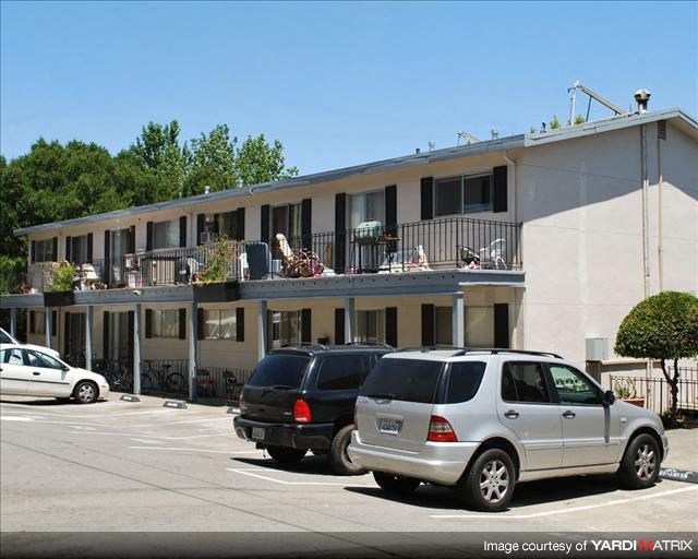 Romar Court Apartments photo 3